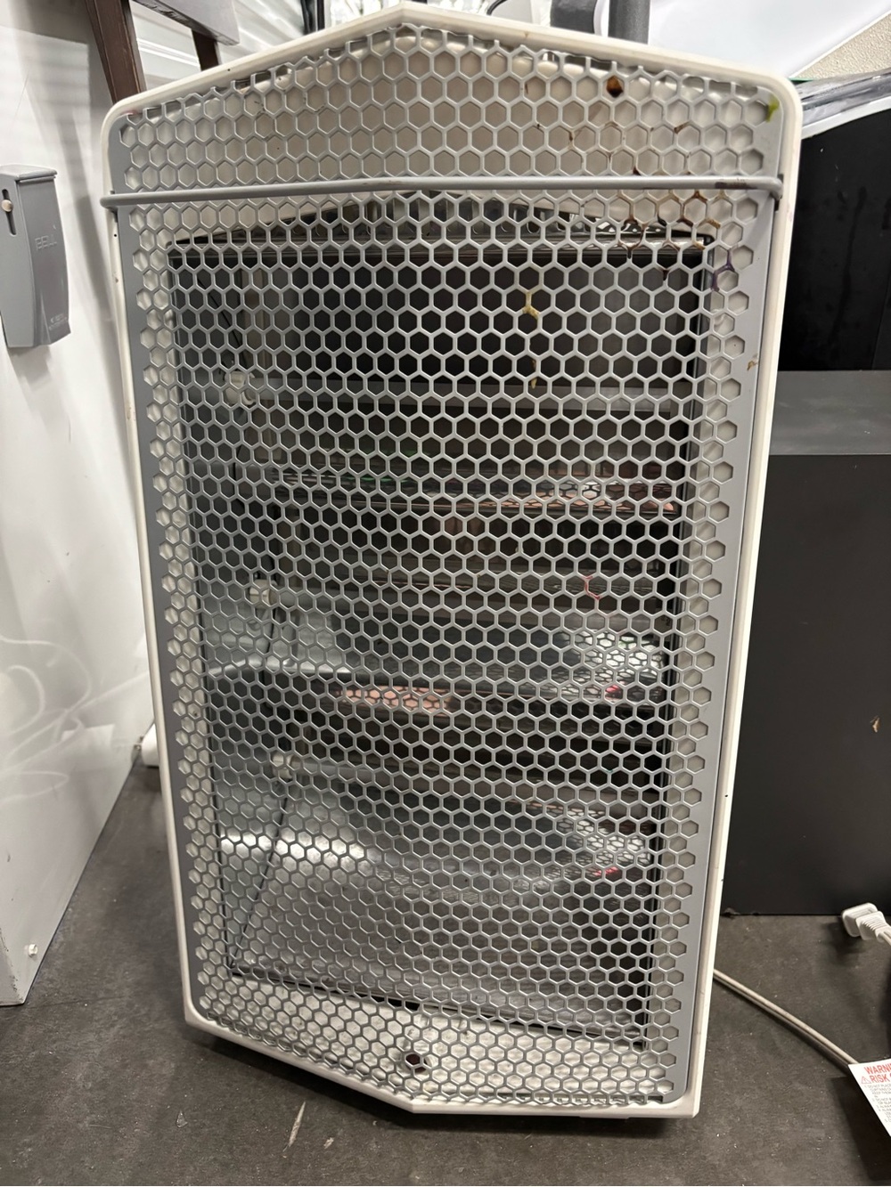 Pelonis PSH2003AWW Quartz Space Heater 1500W 120V Rotary 3-Heat White/Gray